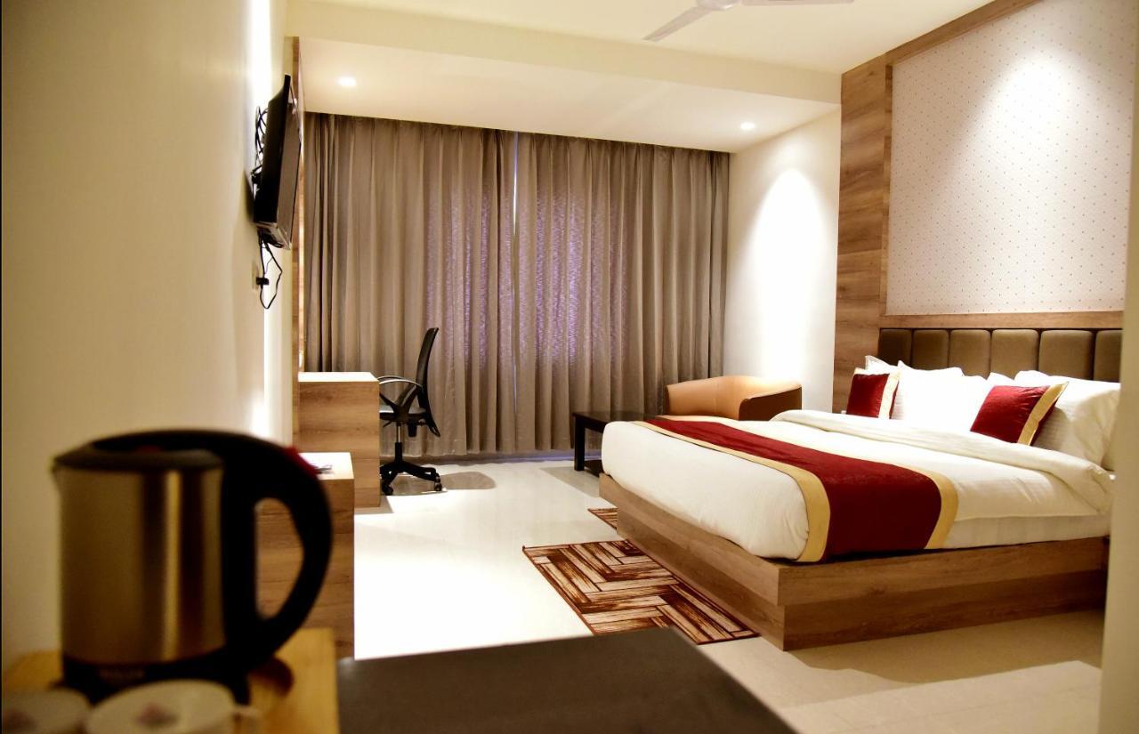 Hotel Crystal Grand Haldwāni Dış mekan fotoğraf