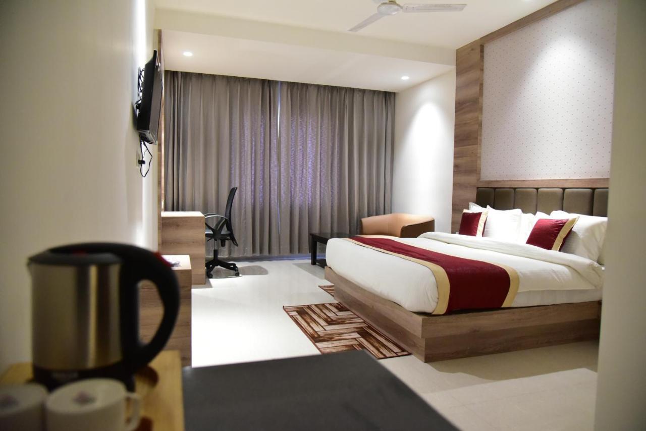 Hotel Crystal Grand Haldwāni Dış mekan fotoğraf