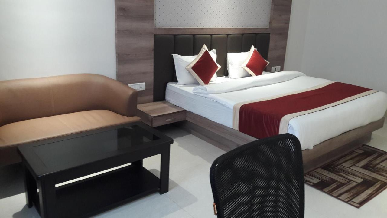 Hotel Crystal Grand Haldwāni Dış mekan fotoğraf