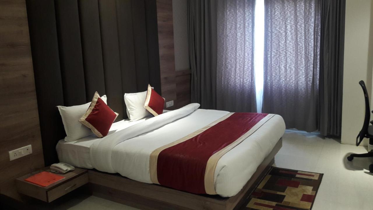 Hotel Crystal Grand Haldwāni Dış mekan fotoğraf